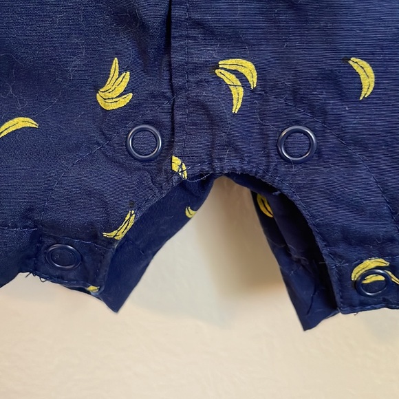 Baby boy button down banana print romper - Picture 4 of 5